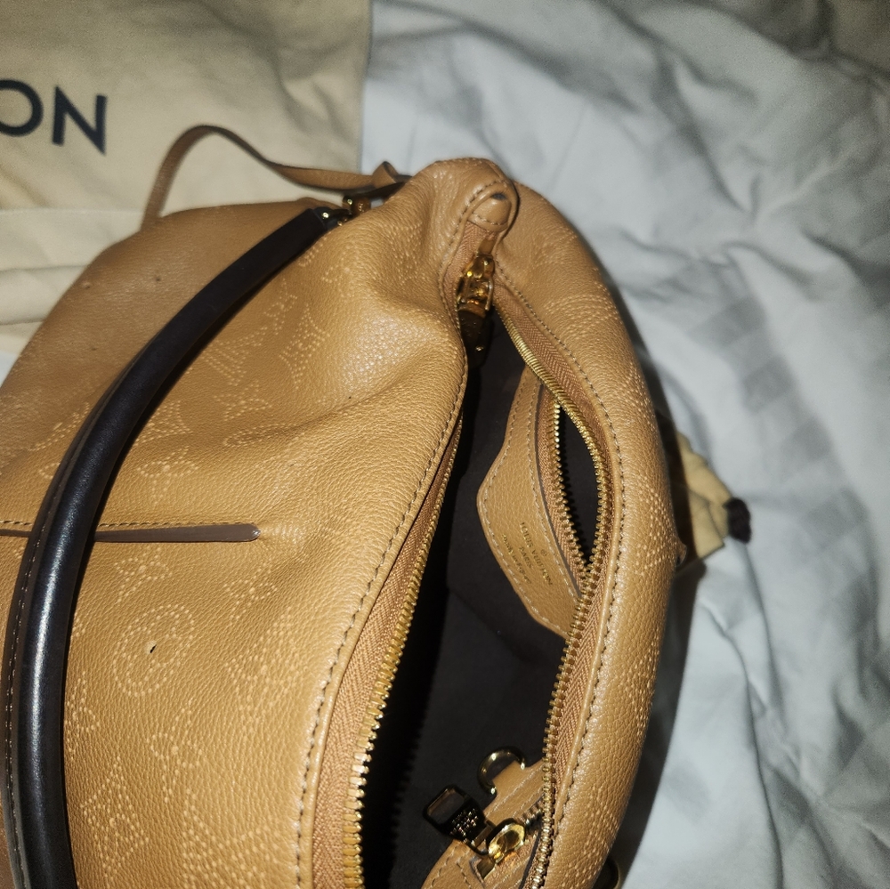 Louis Vuitton Mahina Hobo PM - Picture 8 of 10